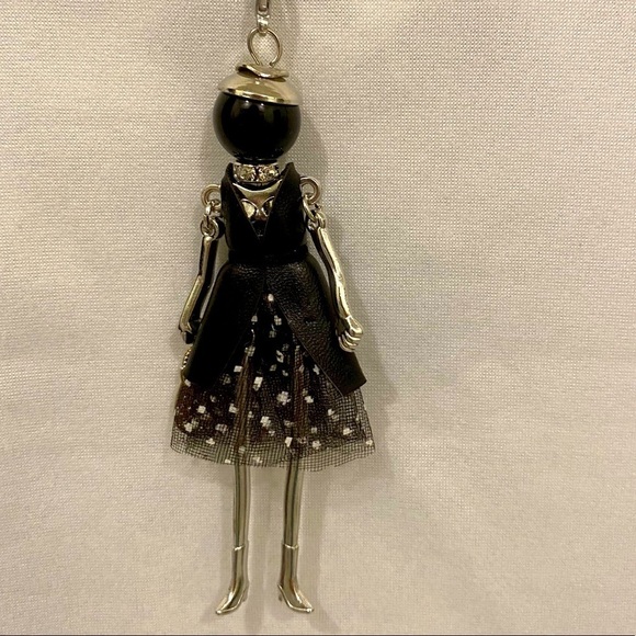 NWT Fashionable pendant on long silver chain - Picture 5 of 10